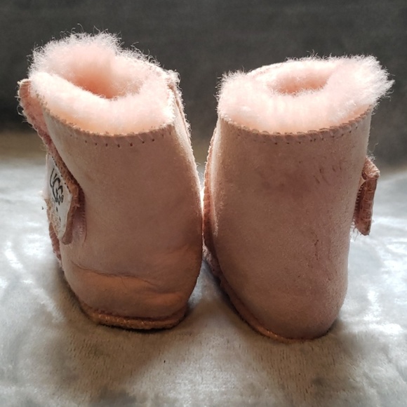 Pale pink uggs booties - Picture 3 of 4